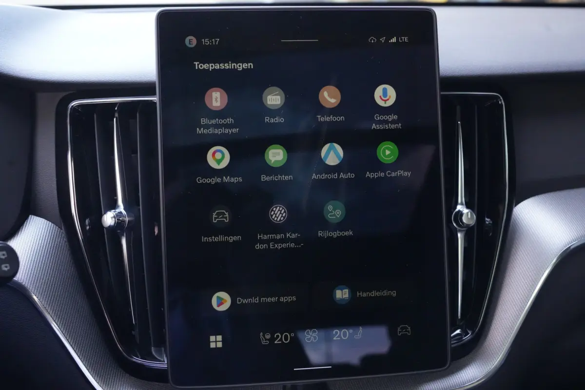 2.0 T6 Plug-in hybrid AWD Plus Black Edition | Trekhaak | Panoramadak | HUD Volvo XC60 2.0 T6 Plug-in Hybrid AWD Plus Black Edition met 2.0 viercilinder plug-in hybride aandrijflijn en 350 P