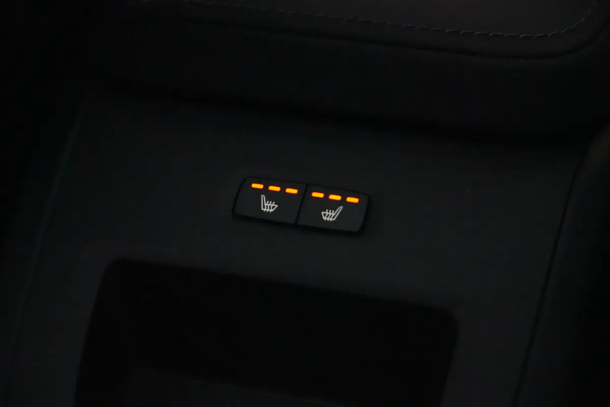 2.0 T8 Plug-in hybrid AWD Plus Black Edition | Panoramadak | HUD | 360 Camera | Volvo XC60 2.0 T8 Plug-in Hybrid AWD Black Edition met 2.0 viercilinder plug-in hybride aandrijflijn en 455 PK