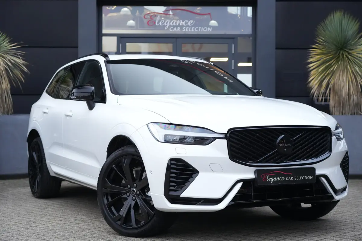 2.0 T8 Plug-in hybrid AWD Plus Black Edition | Panoramadak | HUD | 360 Camera | Volvo XC60 2.0 T8 Plug-in Hybrid AWD Black Edition met 2.0 viercilinder plug-in hybride aandrijflijn en 455 PK