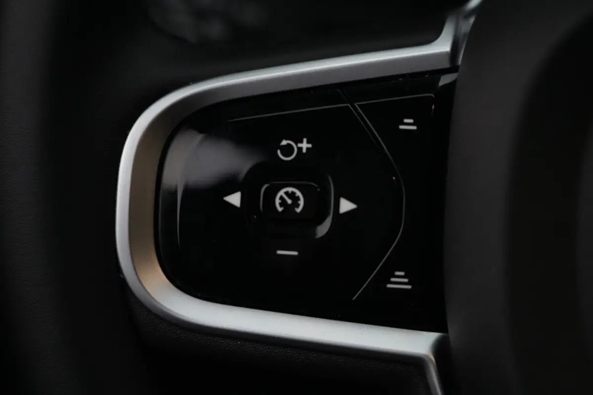 2.0 T8 Plug-in hybrid AWD Plus Black Edition | Panoramadak | HUD | 360 Camera | Volvo XC60 2.0 T8 Plug-in Hybrid AWD Black Edition met 2.0 viercilinder plug-in hybride aandrijflijn en 455 PK
