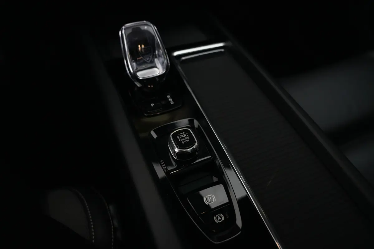 2.0 T8 Plug-in hybrid AWD Plus Black Edition | Panoramadak | HUD | 360 Camera | Volvo XC60 2.0 T8 Plug-in Hybrid AWD Black Edition met 2.0 viercilinder plug-in hybride aandrijflijn en 455 PK