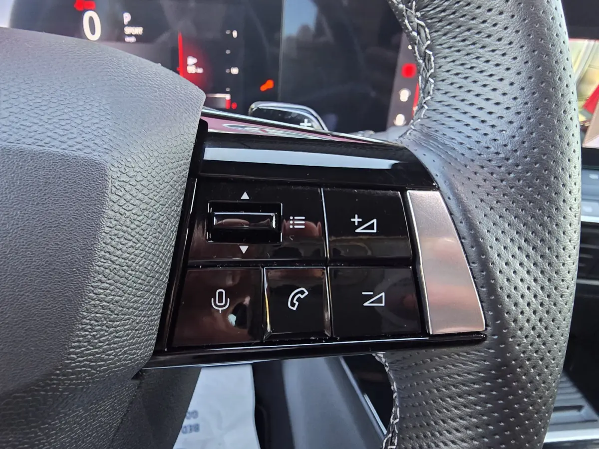 1.2 Turbo GS | Technologie-pakket | achteruitrij assistent, dodehoekdetectie, draadloze telefoonlader, head-up display, matrix led koplampen, rijstrooksensor met correctie, verwarmde voorrui