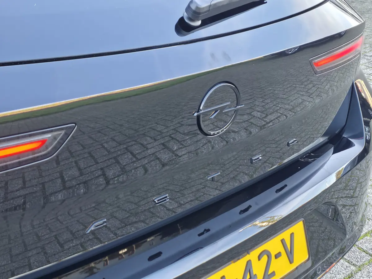 1.2 Turbo GS | Technologie-pakket | achteruitrij assistent, dodehoekdetectie, draadloze telefoonlader, head-up display, matrix led koplampen, rijstrooksensor met correctie, verwarmde voorrui