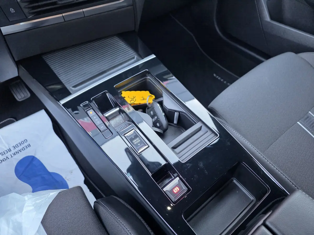 1.2 Turbo GS | Technologie-pakket | achteruitrij assistent, dodehoekdetectie, draadloze telefoonlader, head-up display, matrix led koplampen, rijstrooksensor met correctie, verwarmde voorrui