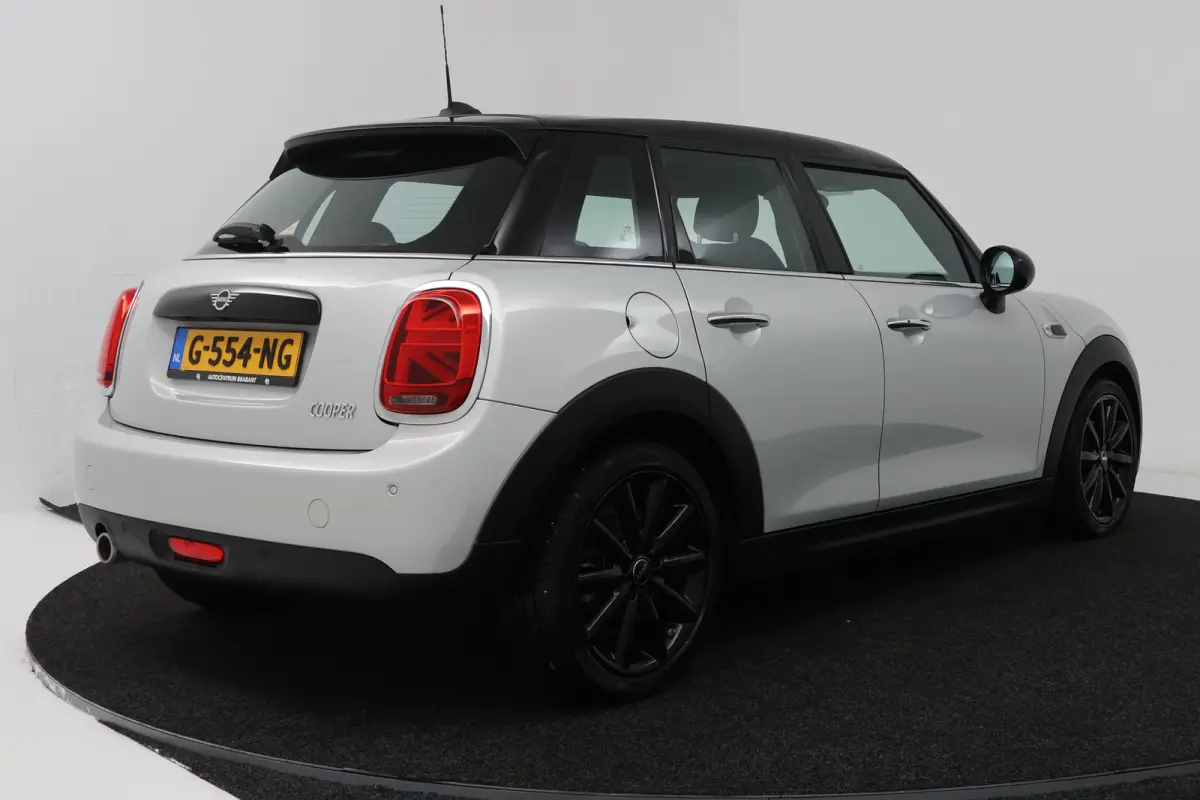 1.5 Cooper Chili (NAVIGATIE, CRUISE CONTROL, PARKEERSENSOREN, CARPLAY)