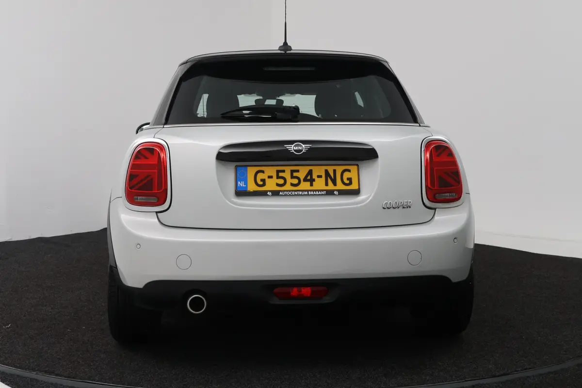 1.5 Cooper Chili (NAVIGATIE, CRUISE CONTROL, PARKEERSENSOREN, CARPLAY)