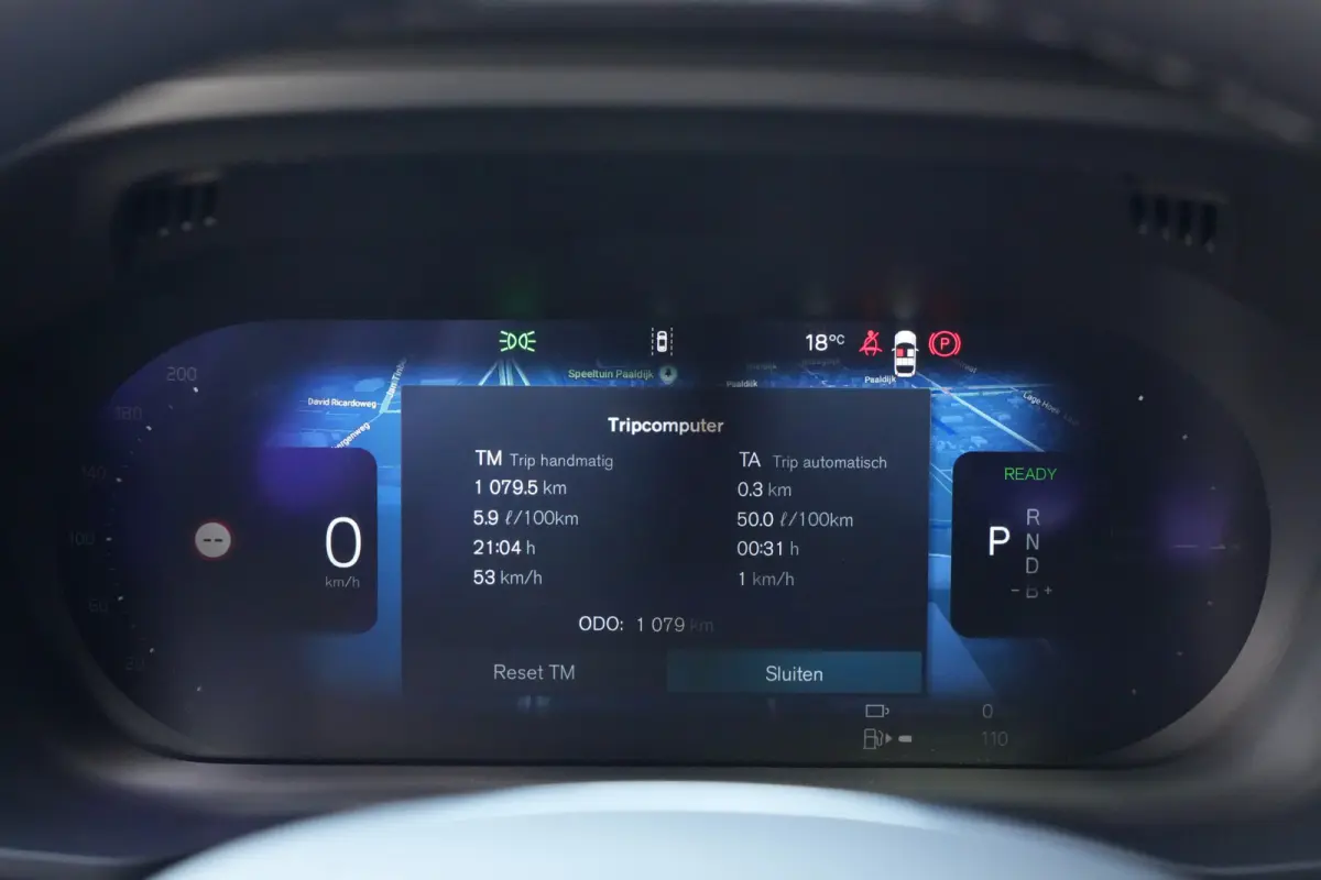 2.0 T6 Plug-in hybrid AWD Plus Black Edition | Panoramadak | HUD | Trekhaak Volvo XC60 2.0 T6 Plug-in Hybrid AWD Plus Black Edition met 2.0 viercilinder plug-in hybride aandrijflijn en 350 P