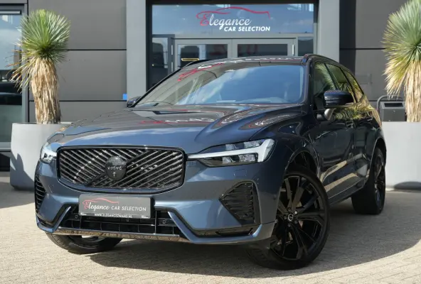 2.0 T6 Plug-in hybrid AWD Plus Black Edition | Panoramadak | HUD | Trekhaak Volvo XC60 2.0 T6 Plug-in Hybrid AWD Plus Black Edition met 2.0 viercilinder plug-in hybride aandrijflijn en 350 P