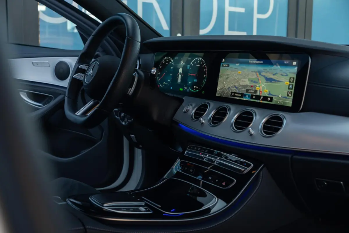 300 e AMG | Trekhaak | Hybride | Wide Screen | Apple Carplay | Sfeerverl. | Dealer Onderhouden
