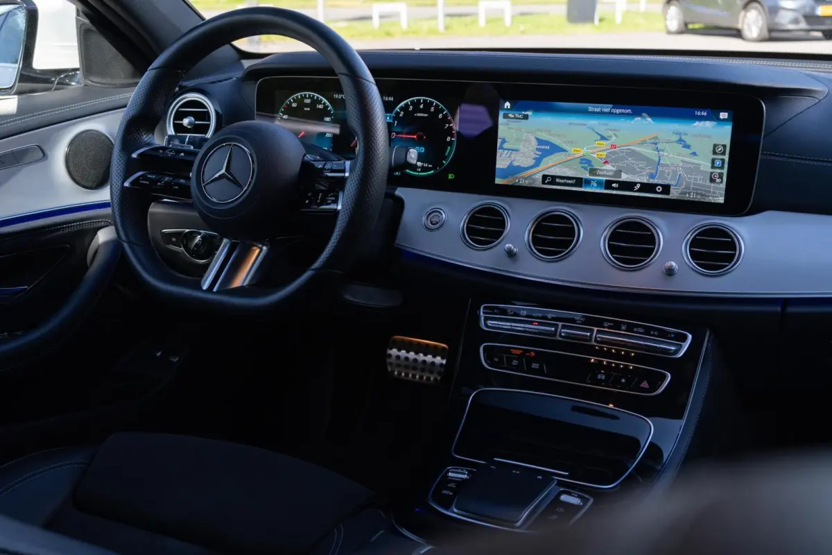 300 e AMG | Trekhaak | Hybride | Wide Screen | Apple Carplay | Sfeerverl. | Dealer Onderhouden