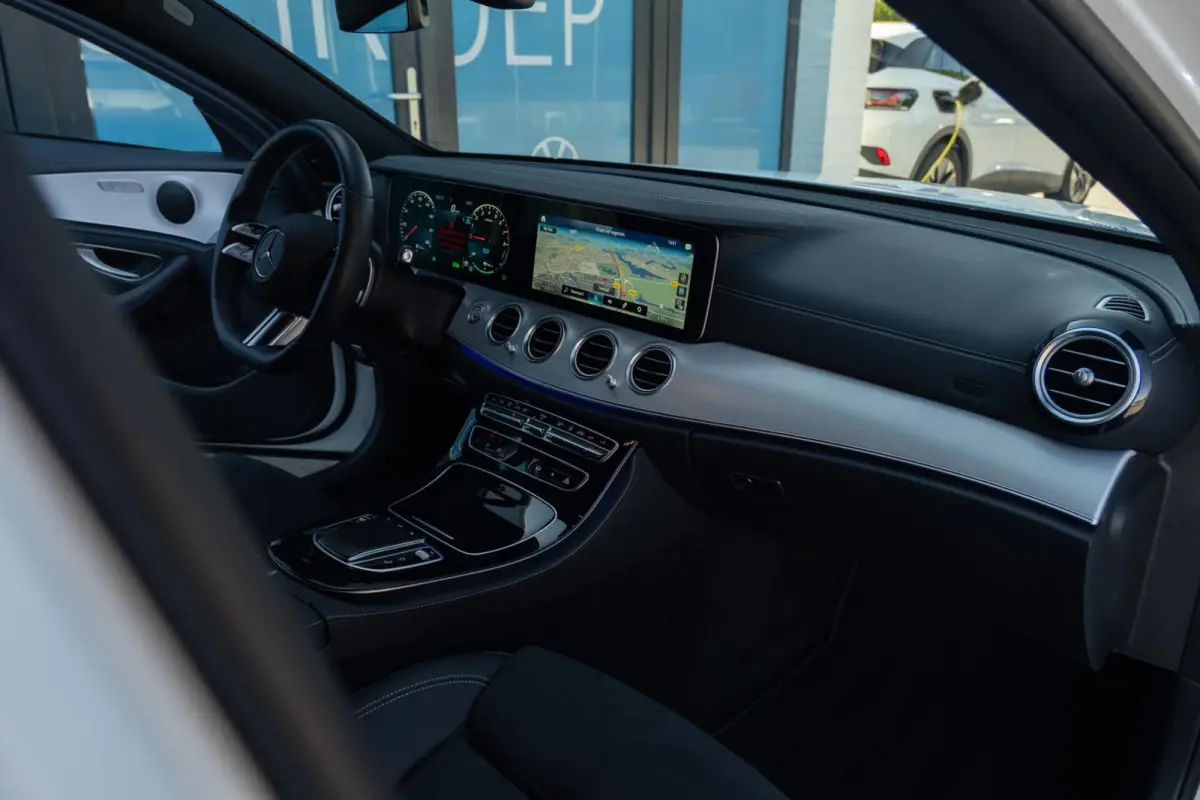 300 e AMG | Trekhaak | Hybride | Wide Screen | Apple Carplay | Sfeerverl. | Dealer Onderhouden