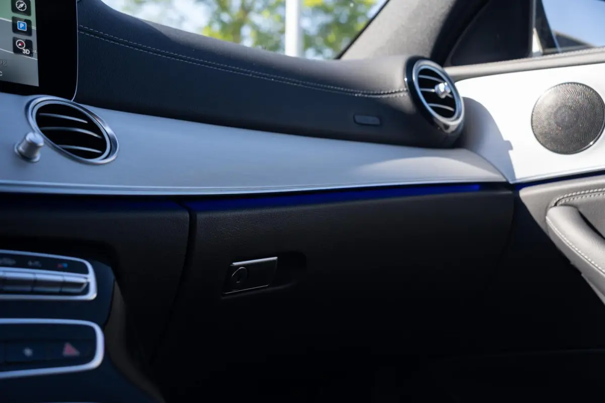 300 e AMG | Trekhaak | Hybride | Wide Screen | Apple Carplay | Sfeerverl. | Dealer Onderhouden