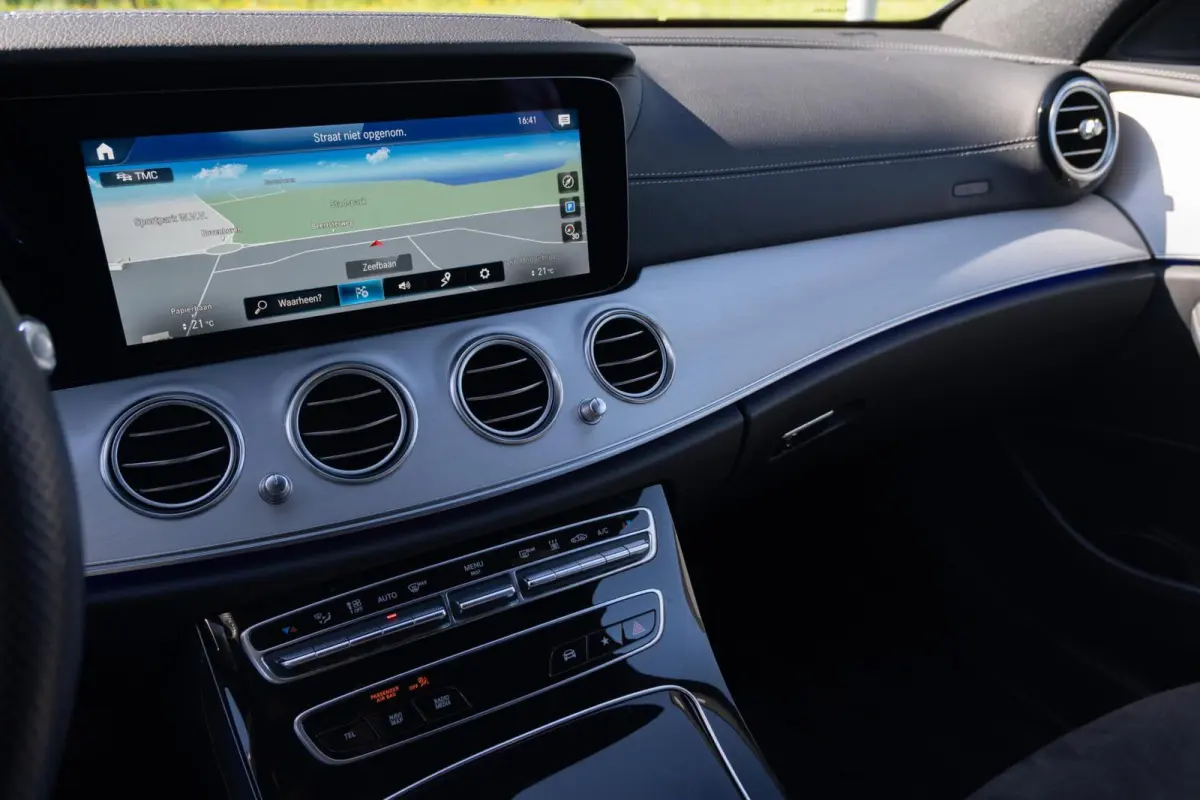 300 e AMG | Trekhaak | Hybride | Wide Screen | Apple Carplay | Sfeerverl. | Dealer Onderhouden