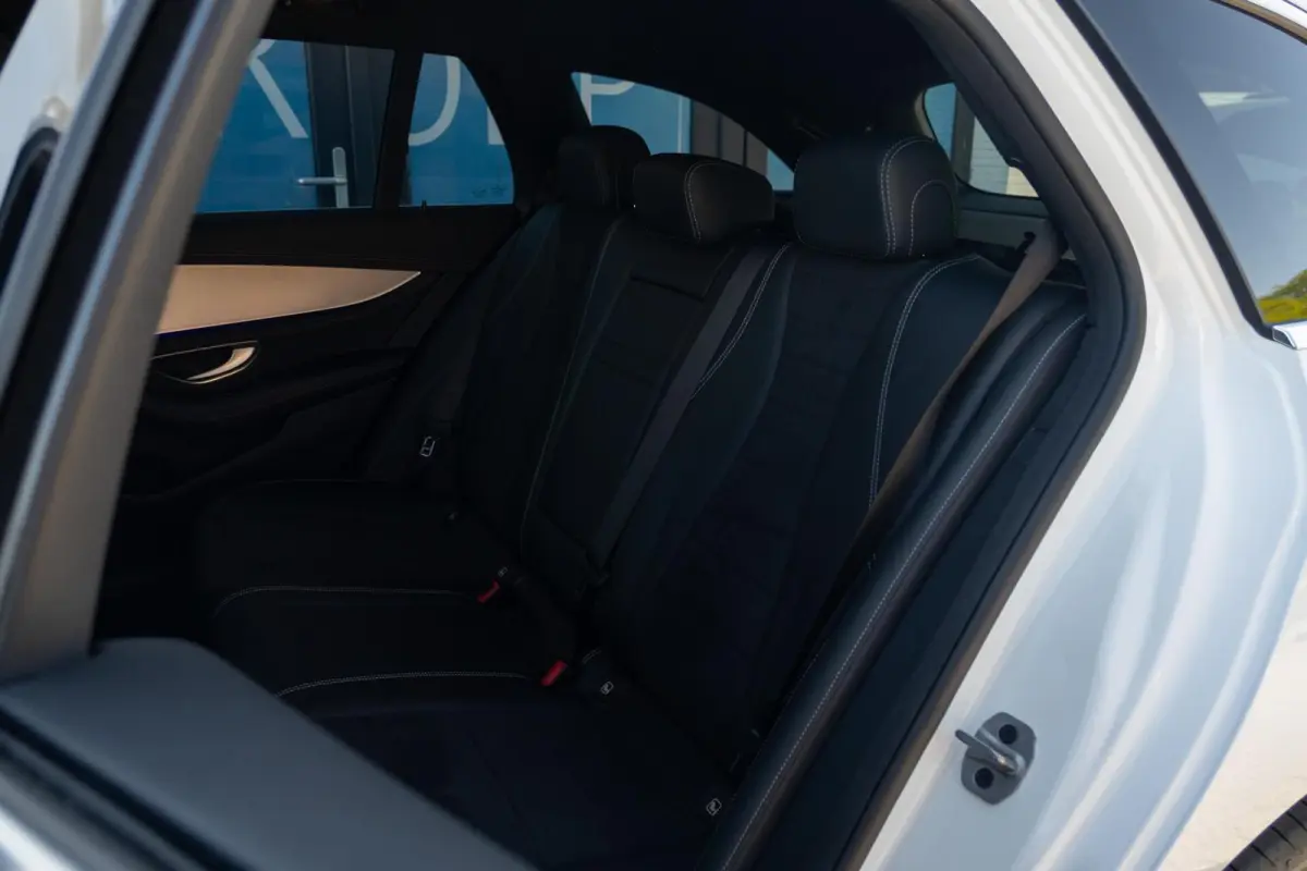 300 e AMG | Trekhaak | Hybride | Wide Screen | Apple Carplay | Sfeerverl. | Dealer Onderhouden