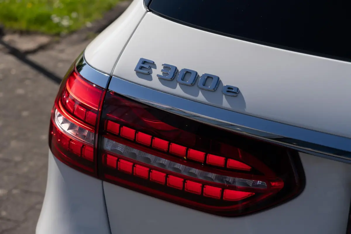 300 e AMG | Trekhaak | Hybride | Wide Screen | Apple Carplay | Sfeerverl. | Dealer Onderhouden