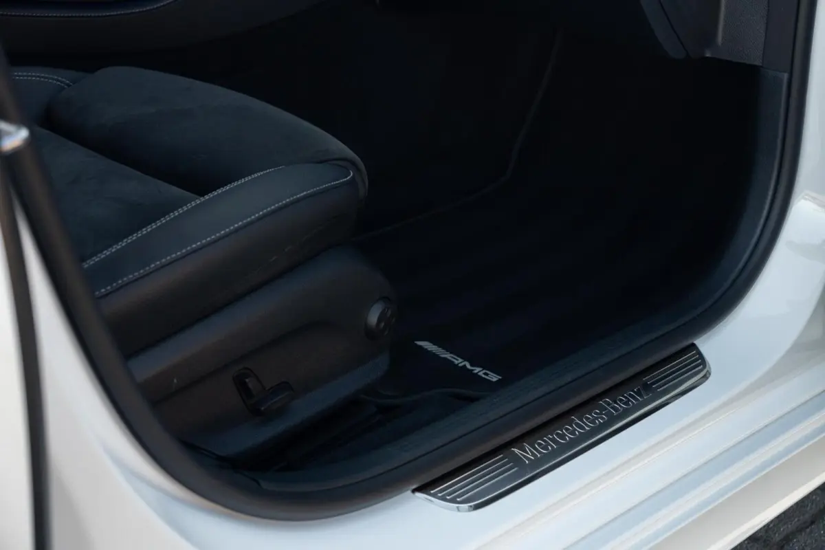 300 e AMG | Trekhaak | Hybride | Wide Screen | Apple Carplay | Sfeerverl. | Dealer Onderhouden
