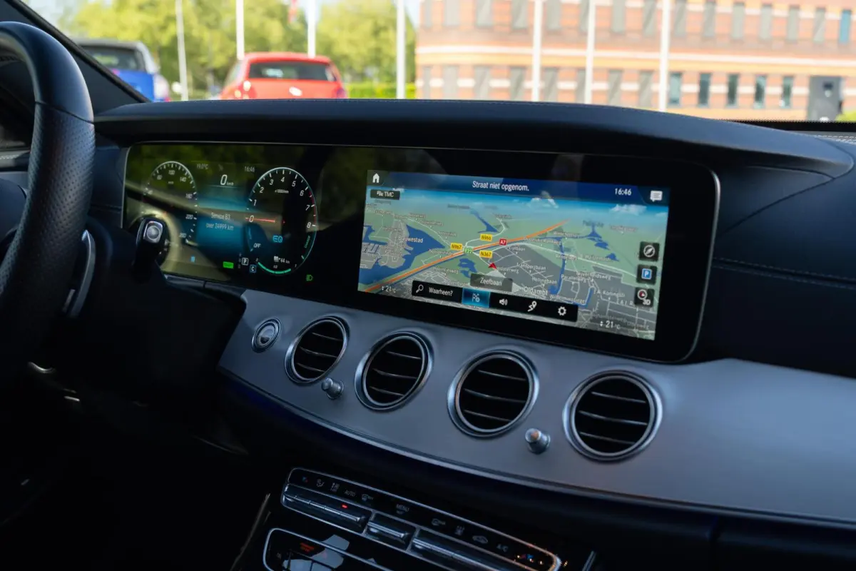 300 e AMG | Trekhaak | Hybride | Wide Screen | Apple Carplay | Sfeerverl. | Dealer Onderhouden