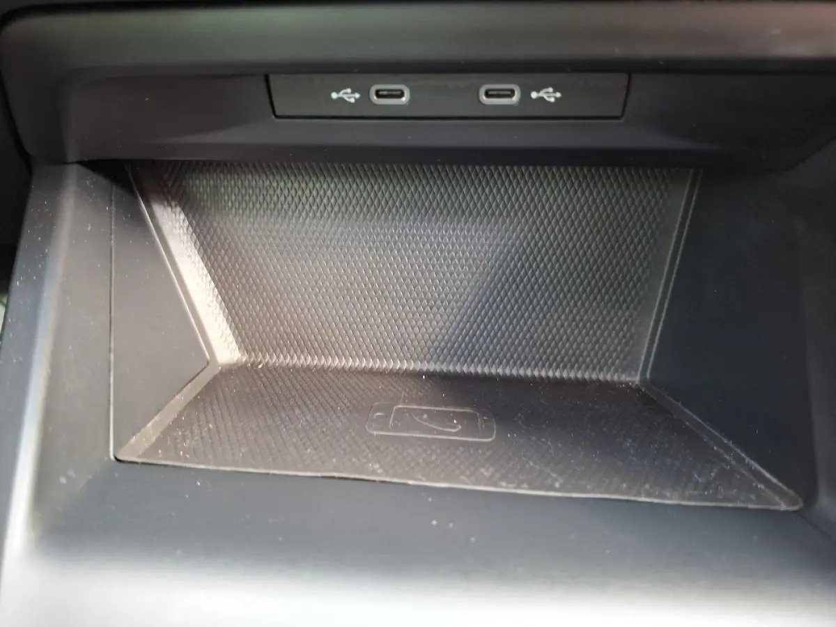 1.0 Life AUTOMAAT * Parkeerhulp * Climate control * Carplay