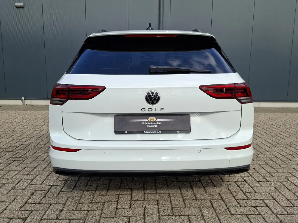 1.0 Life AUTOMAAT * Parkeerhulp * Climate control * Carplay