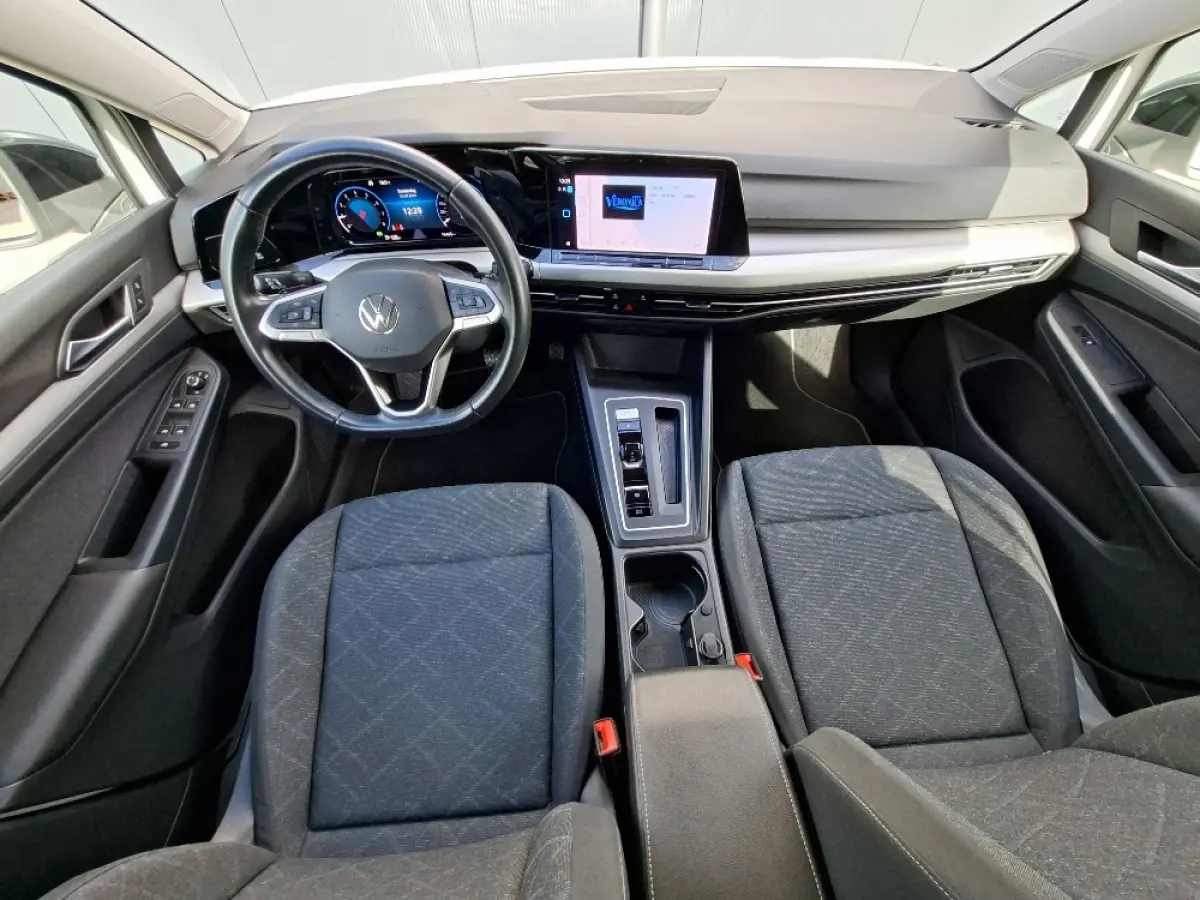 1.0 Life AUTOMAAT * Parkeerhulp * Climate control * Carplay