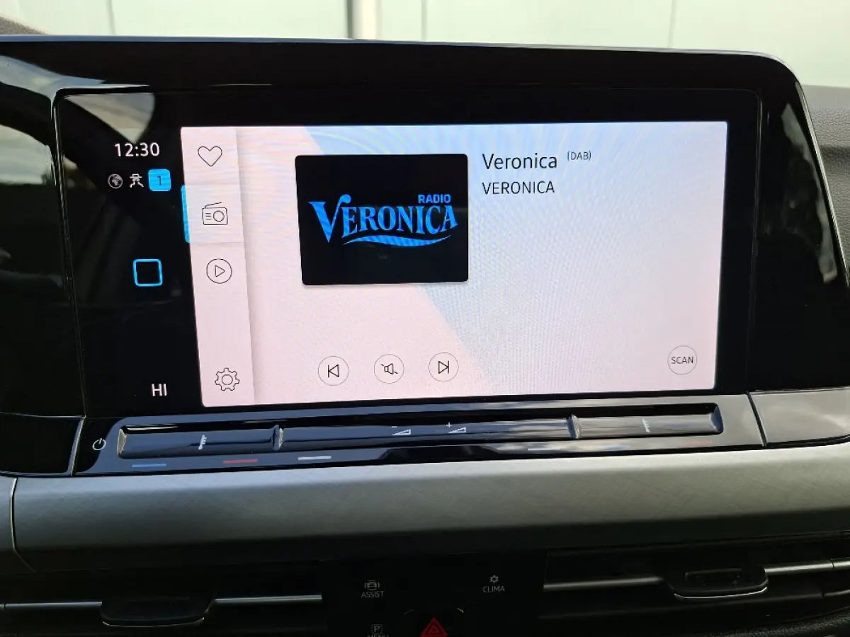 1.0 Life AUTOMAAT * Parkeerhulp * Climate control * Carplay