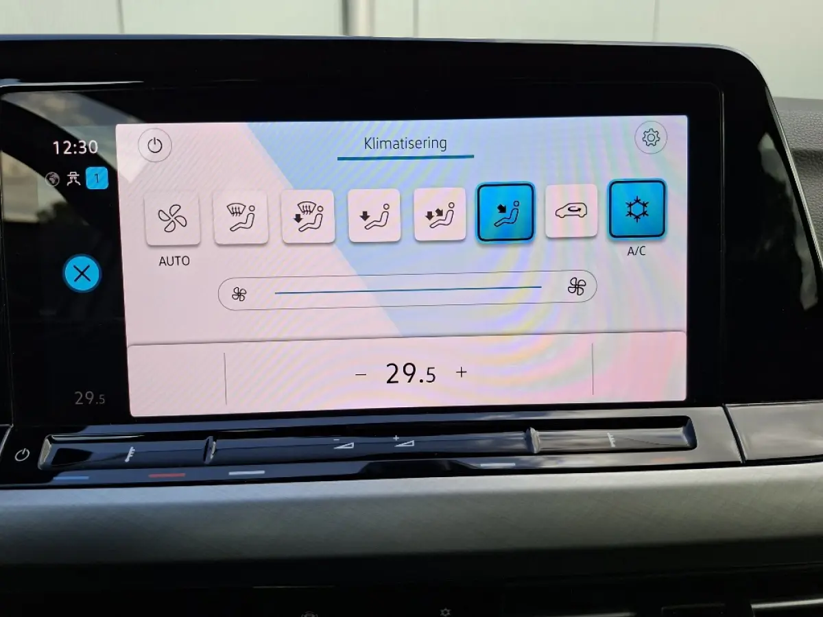 1.0 Life AUTOMAAT * Parkeerhulp * Climate control * Carplay