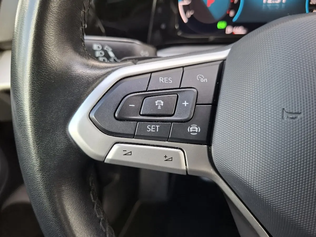 1.0 Life AUTOMAAT * Parkeerhulp * Climate control * Carplay