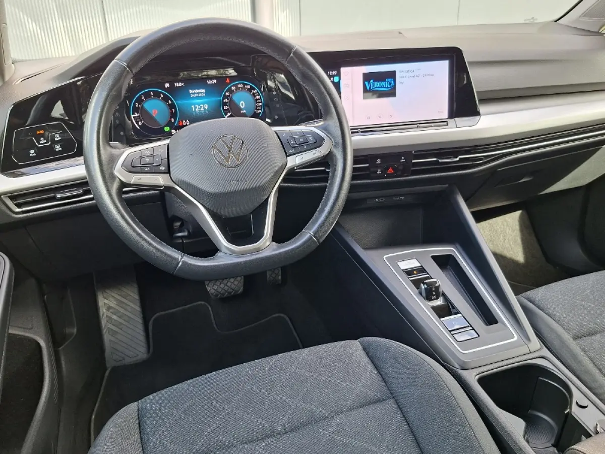 1.0 Life AUTOMAAT * Parkeerhulp * Climate control * Carplay