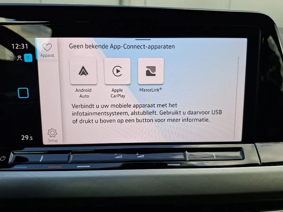 1.0 Life AUTOMAAT * Parkeerhulp * Climate control * Carplay