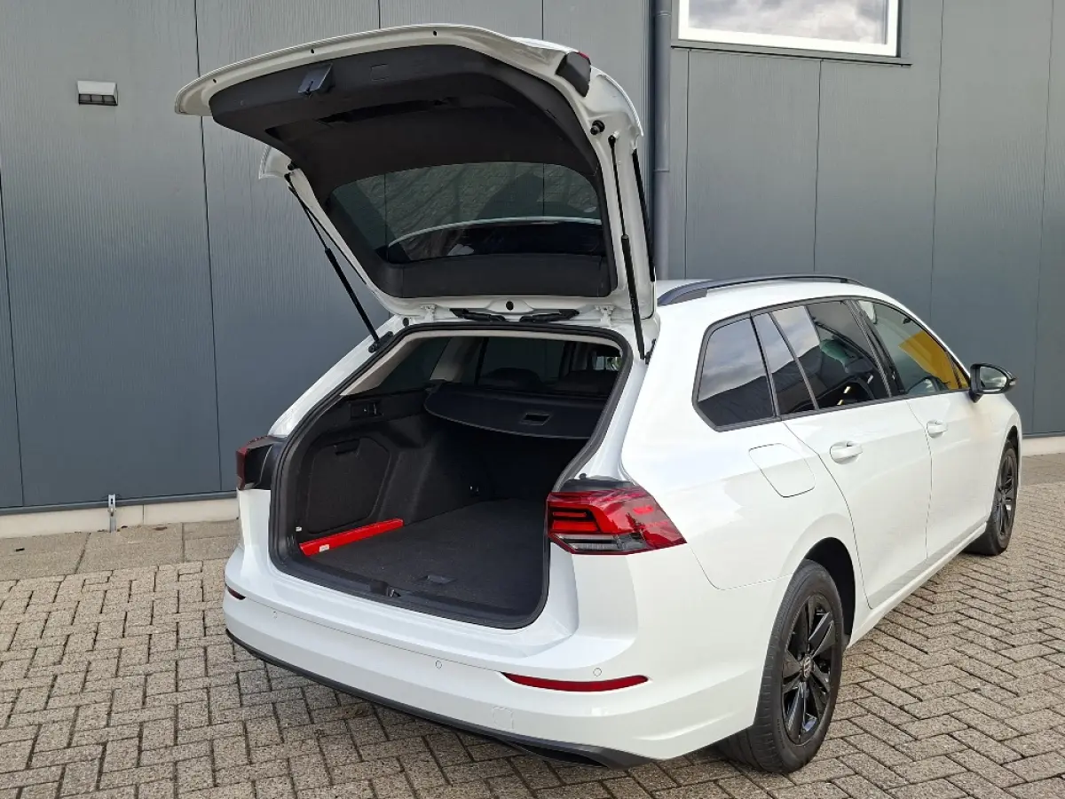 1.0 Life AUTOMAAT * Parkeerhulp * Climate control * Carplay