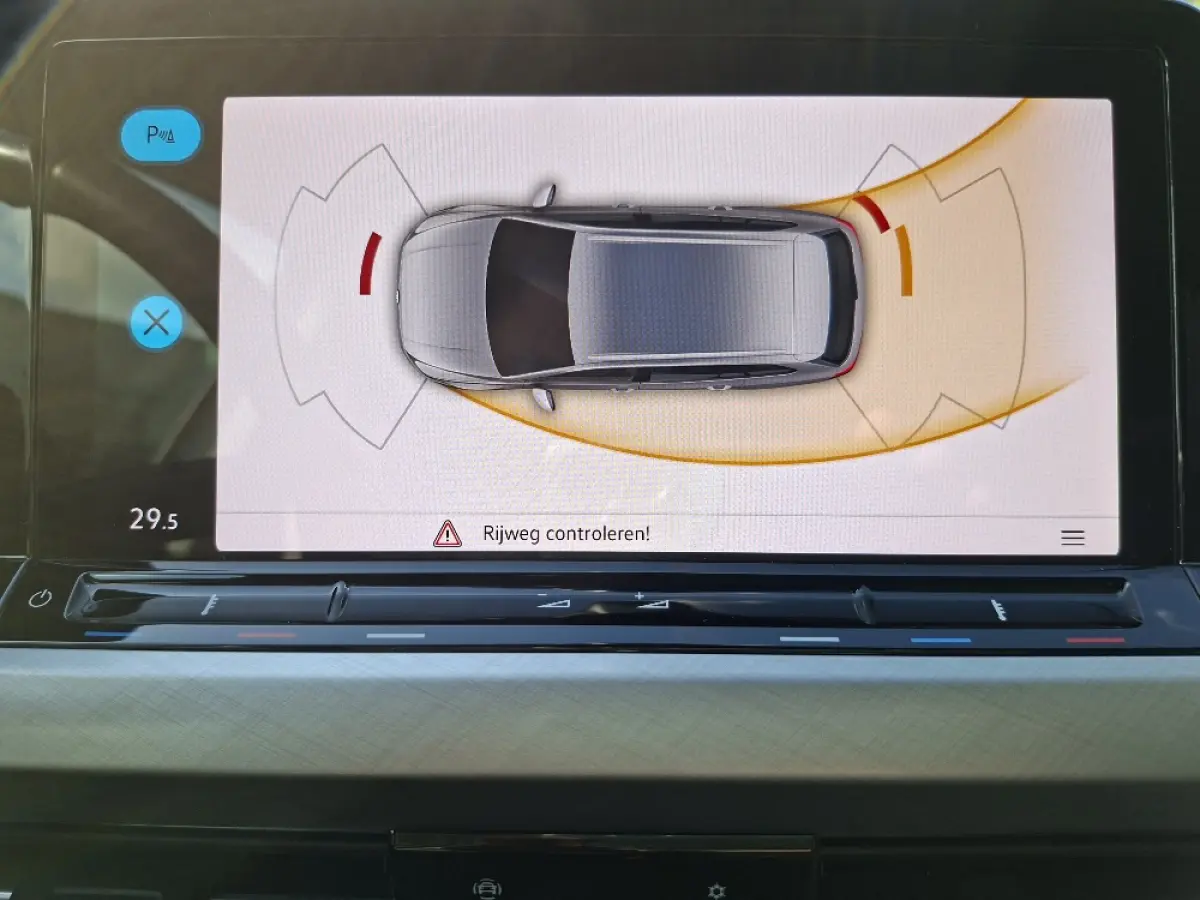 1.0 Life AUTOMAAT * Parkeerhulp * Climate control * Carplay