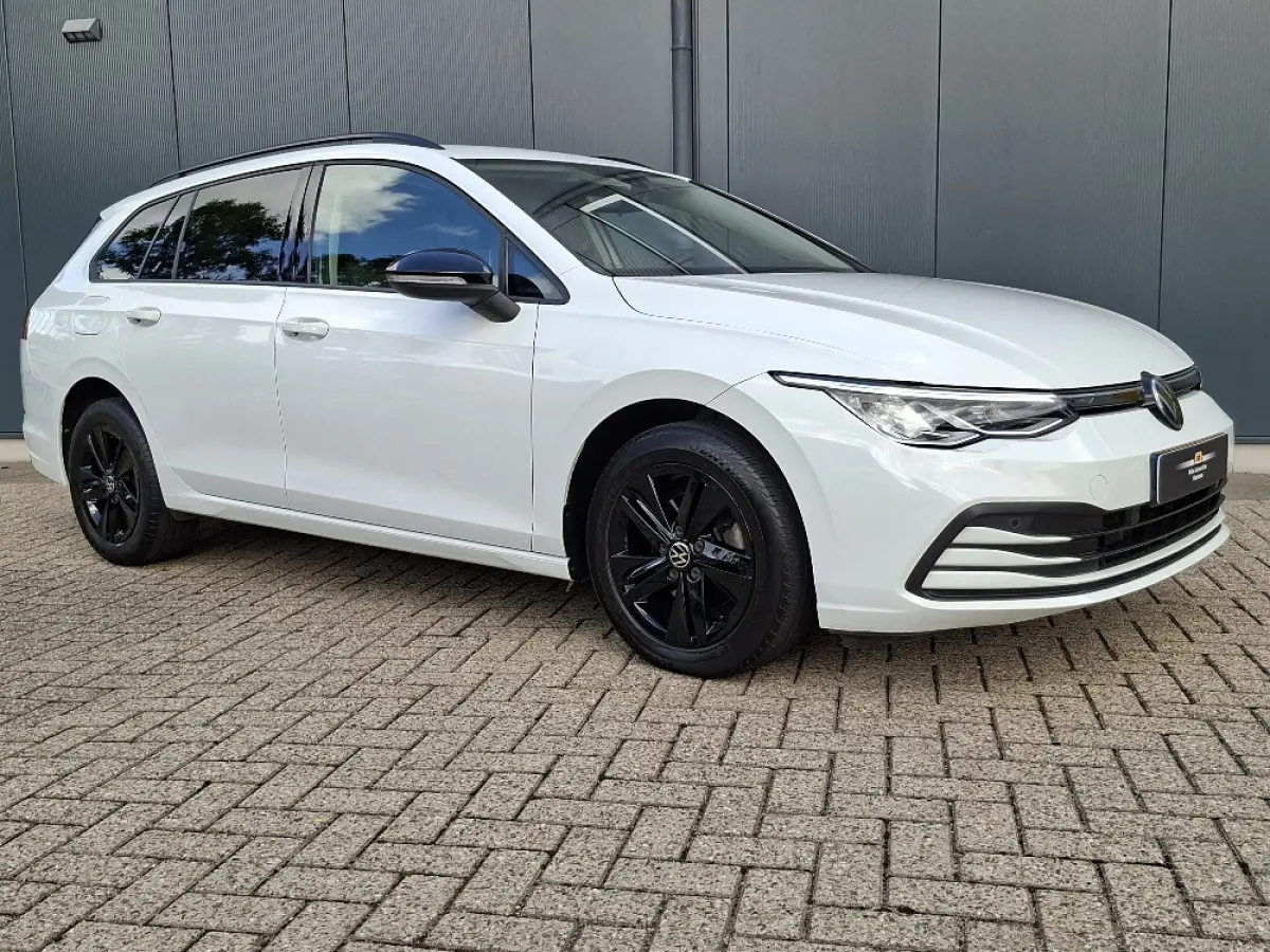 1.0 Life AUTOMAAT * Parkeerhulp * Climate control * Carplay