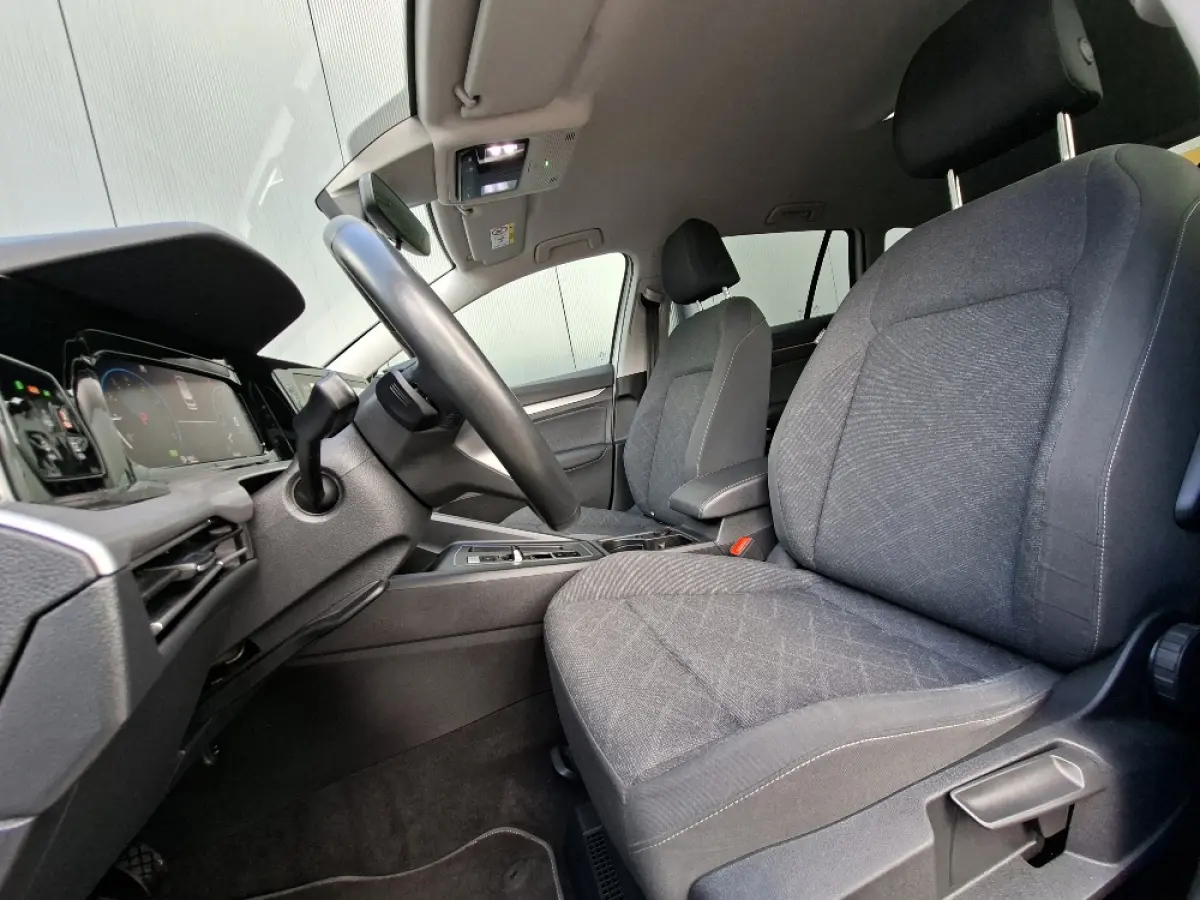1.0 Life AUTOMAAT * Parkeerhulp * Climate control * Carplay