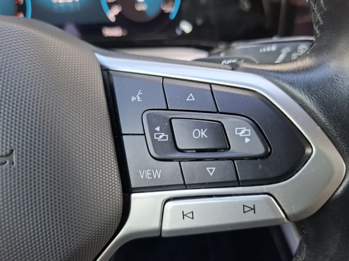 1.0 Life AUTOMAAT * Parkeerhulp * Climate control * Carplay