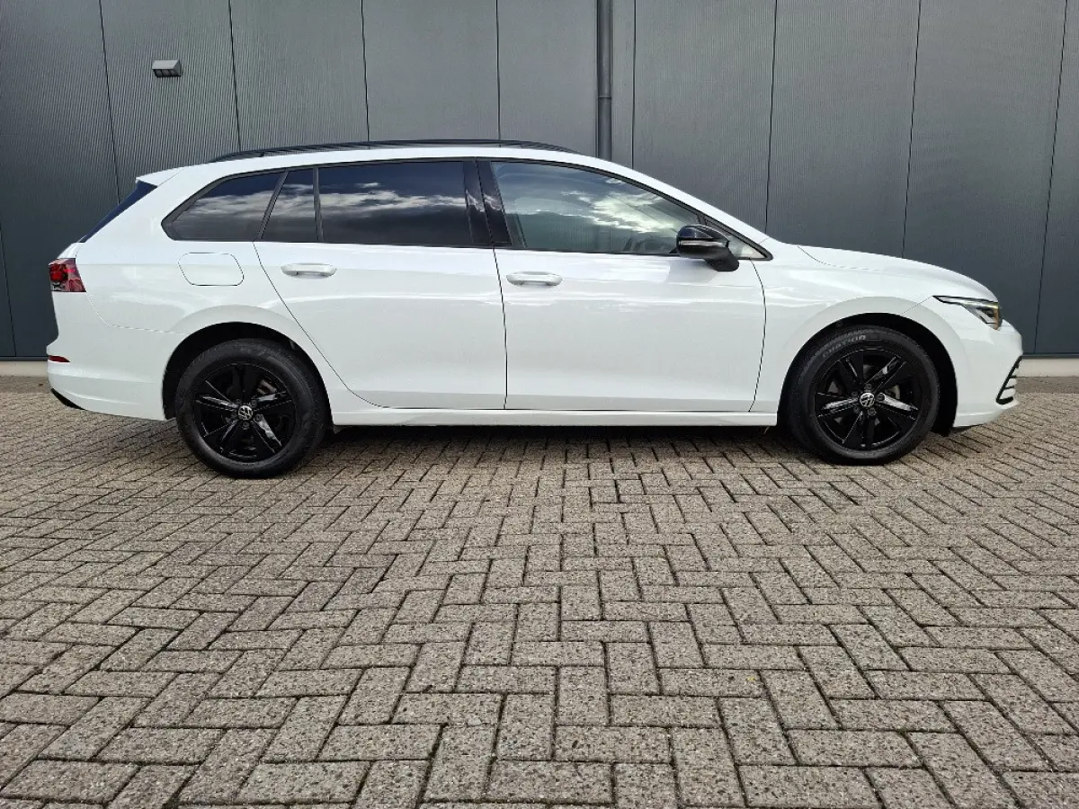 1.0 Life AUTOMAAT * Parkeerhulp * Climate control * Carplay