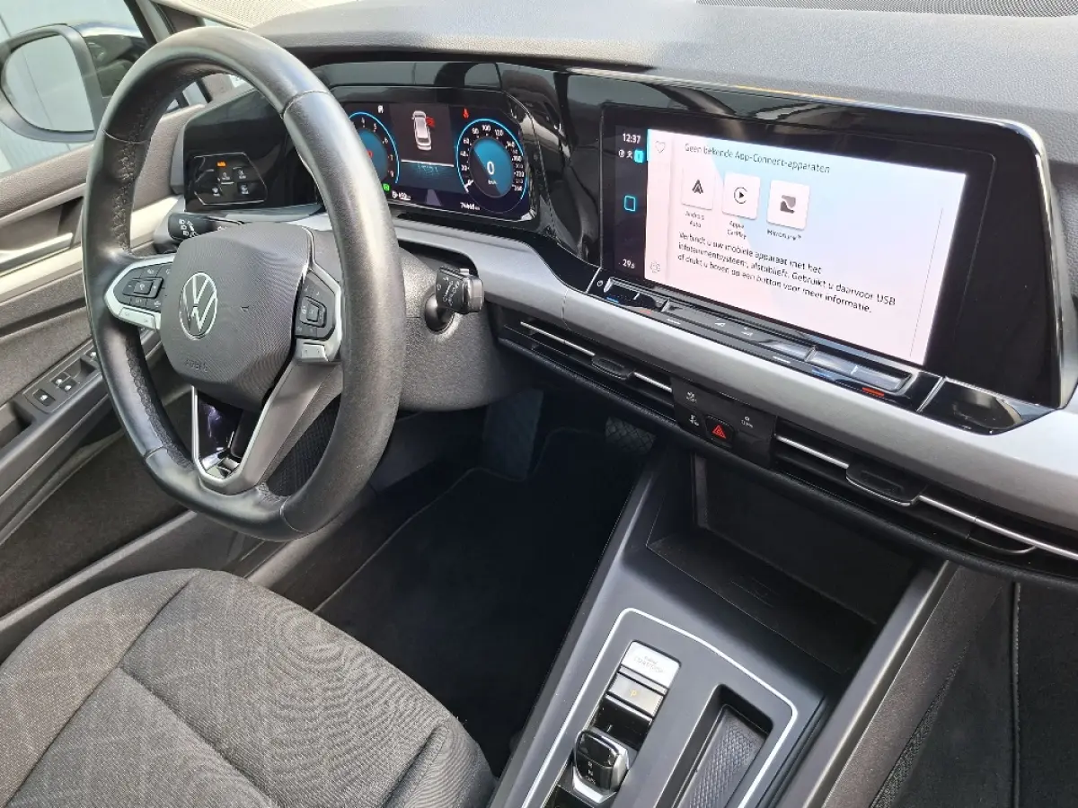 1.0 Life AUTOMAAT * Parkeerhulp * Climate control * Carplay