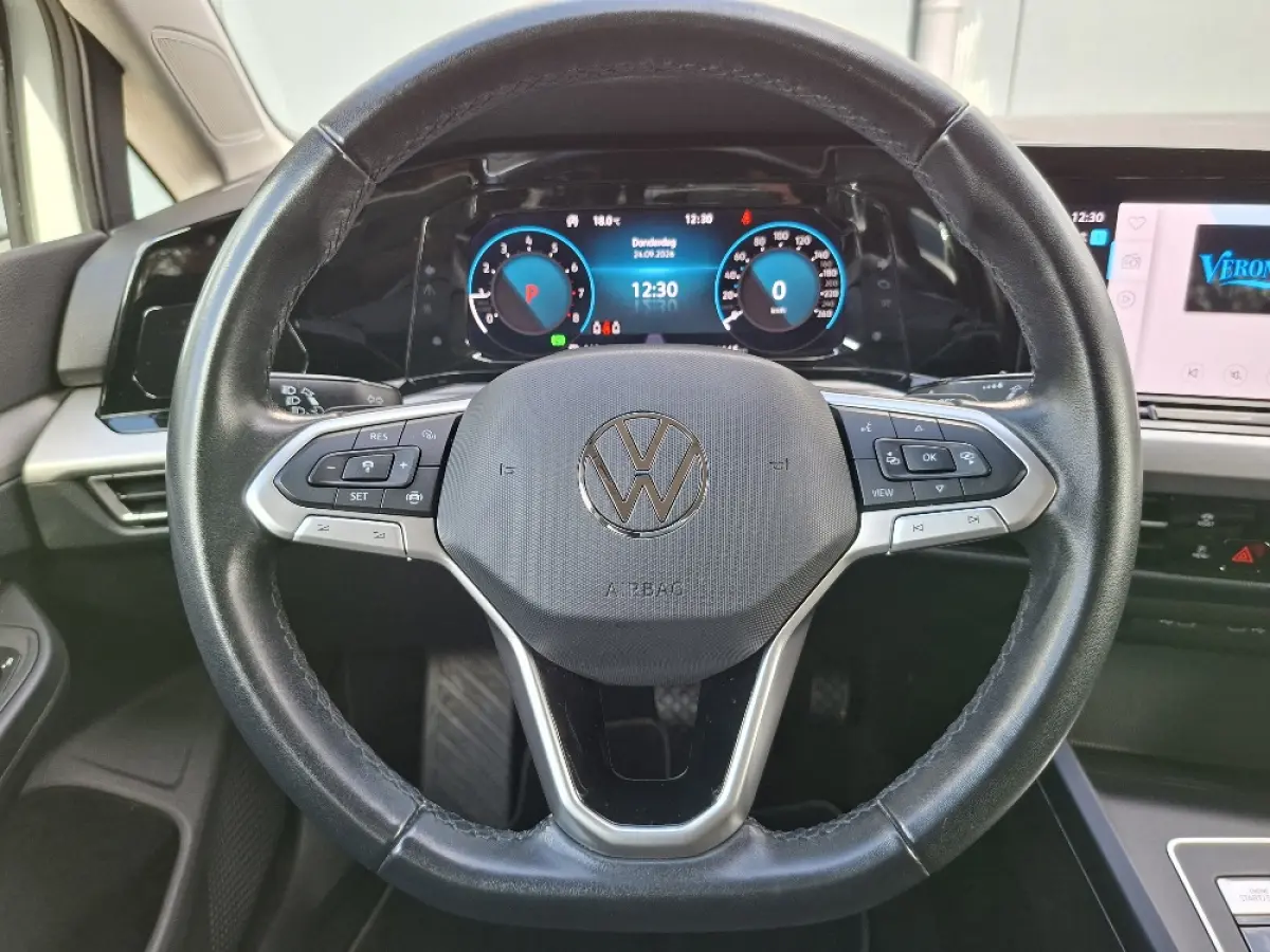 1.0 Life AUTOMAAT * Parkeerhulp * Climate control * Carplay