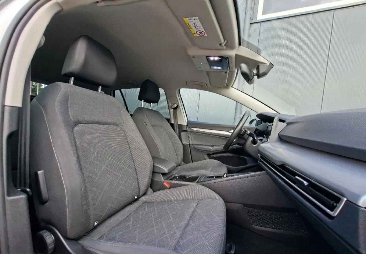 1.0 Life AUTOMAAT * Parkeerhulp * Climate control * Carplay