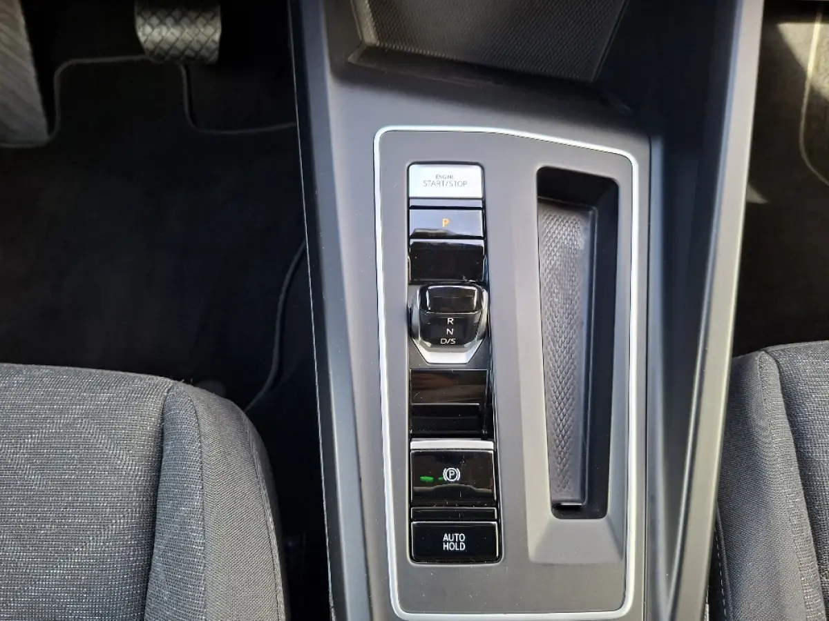 1.0 Life AUTOMAAT * Parkeerhulp * Climate control * Carplay