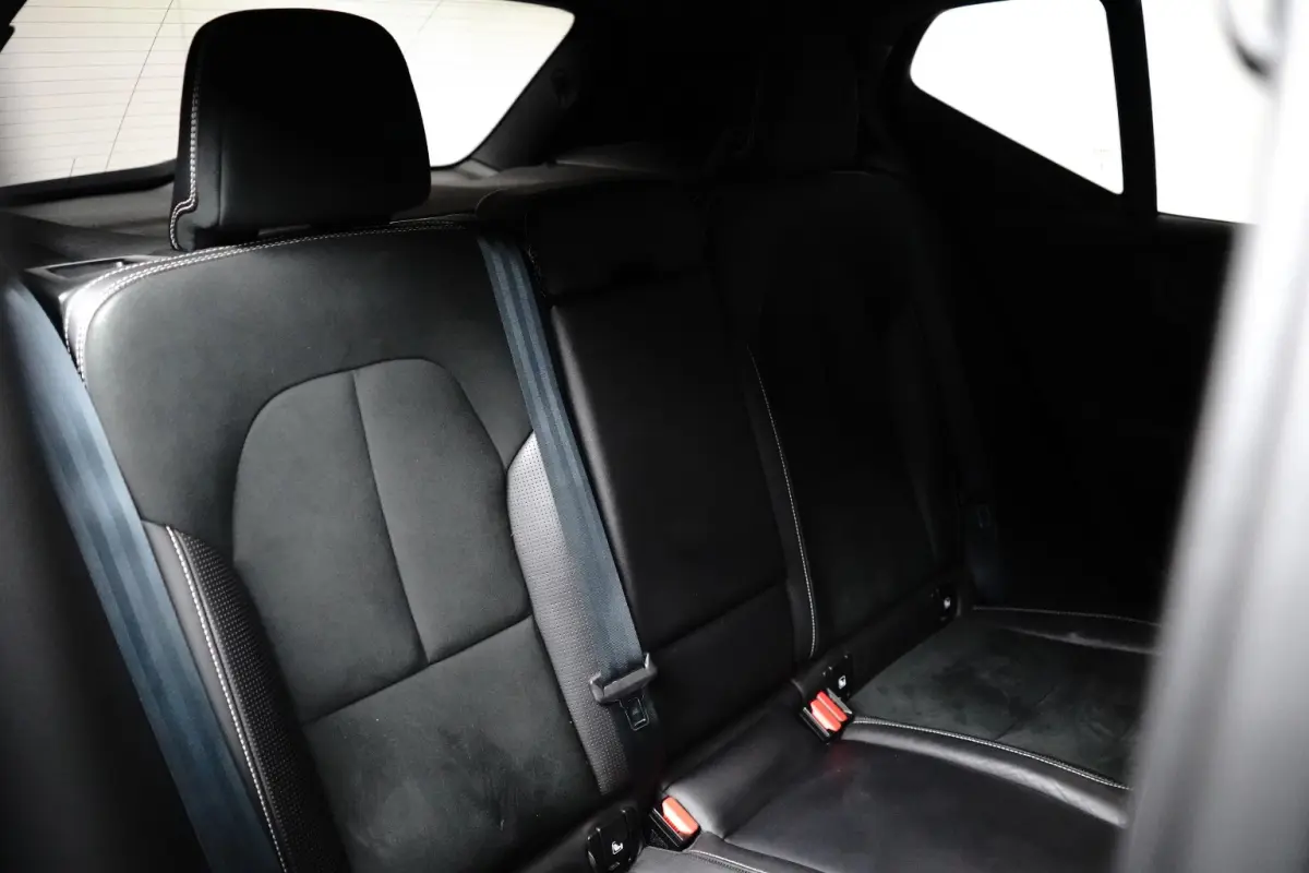 P8 AWD R-Design | Camera | Warmtepomp | 20'' | Apple Carplay/Android Auto | Adapt. Cruise |