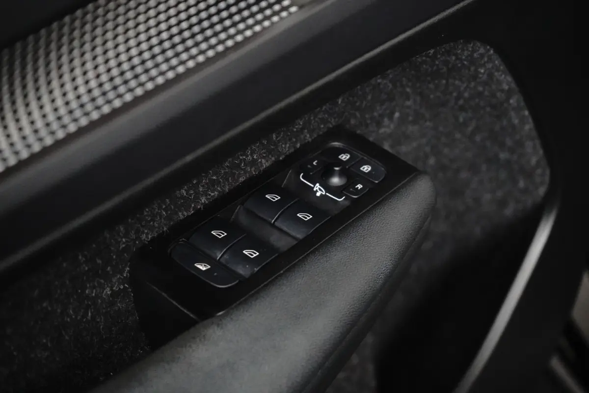P8 AWD R-Design | Camera | Warmtepomp | 20'' | Apple Carplay/Android Auto | Adapt. Cruise |
