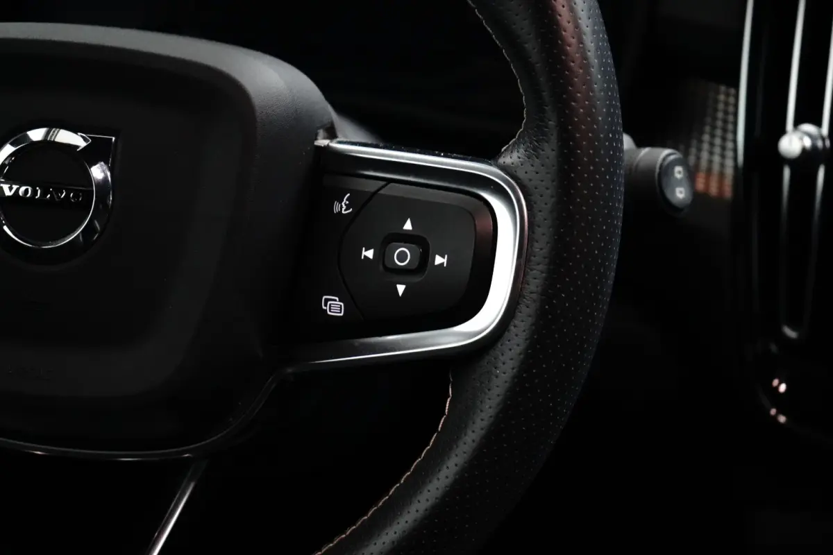 P8 AWD R-Design | Camera | Warmtepomp | 20'' | Apple Carplay/Android Auto | Adapt. Cruise |