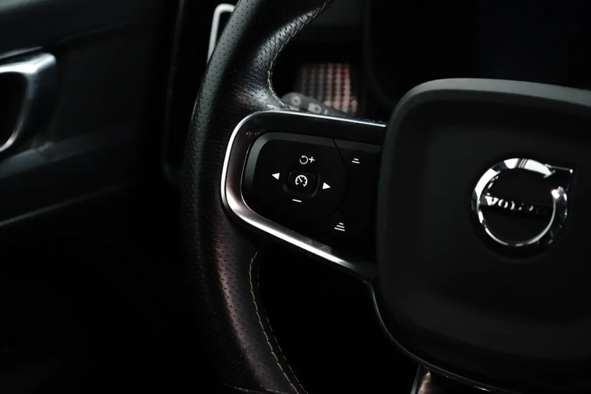 P8 AWD R-Design | Camera | Warmtepomp | 20'' | Apple Carplay/Android Auto | Adapt. Cruise |