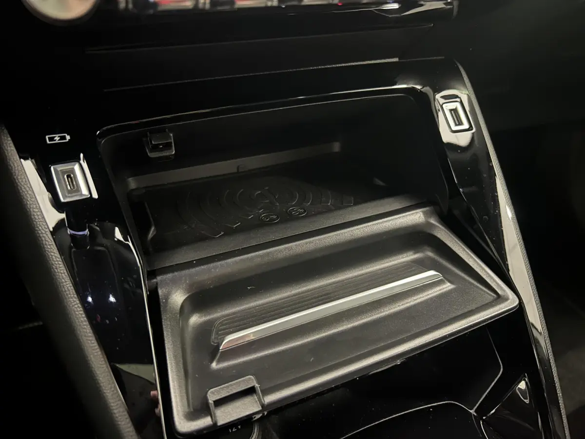 1.2 PureTech GT Pack | Panoramadak | Stoelverwarming | Camera | 3D Cockpit