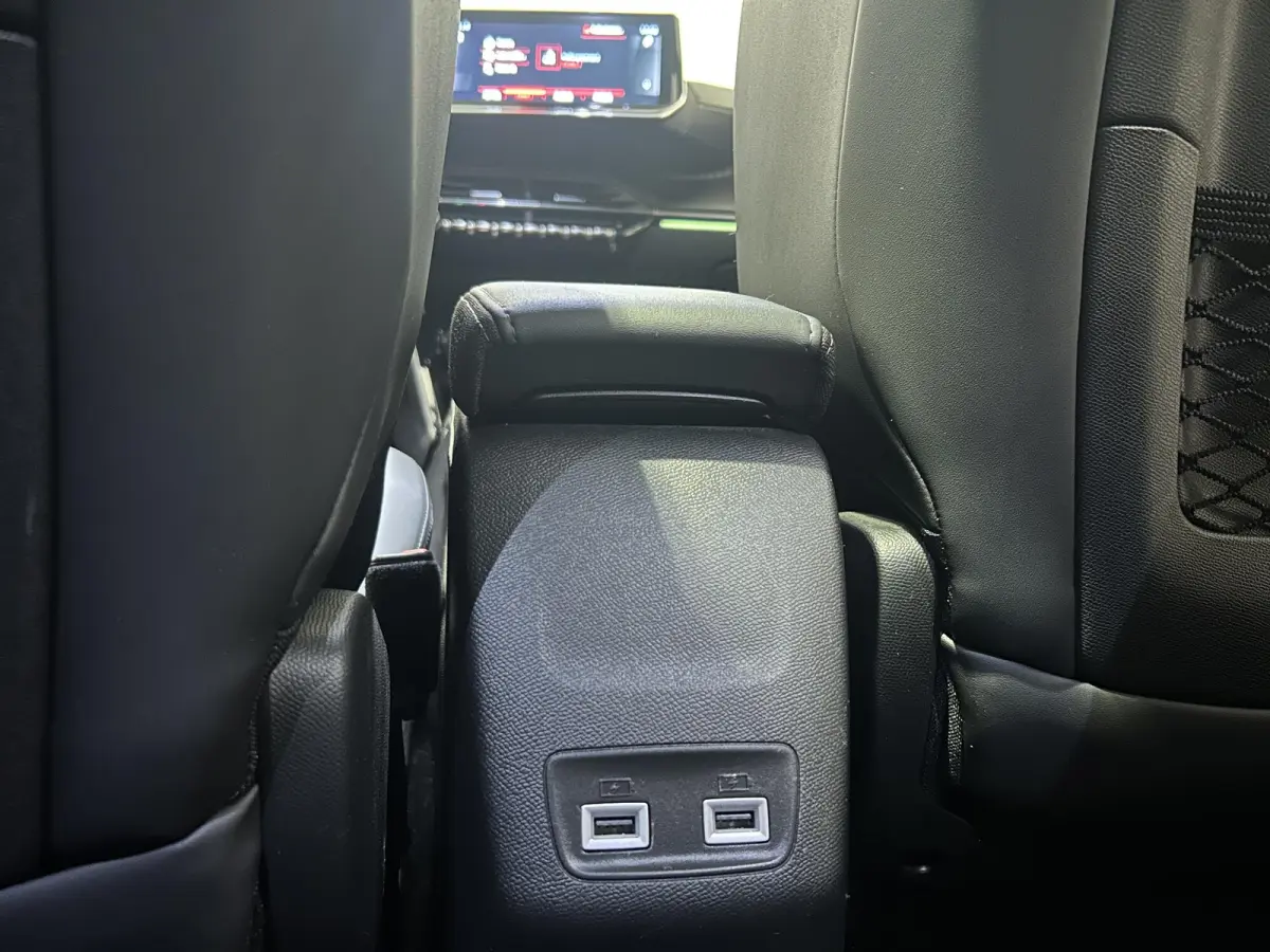 1.2 PureTech GT Pack | Panoramadak | Stoelverwarming | Camera | 3D Cockpit