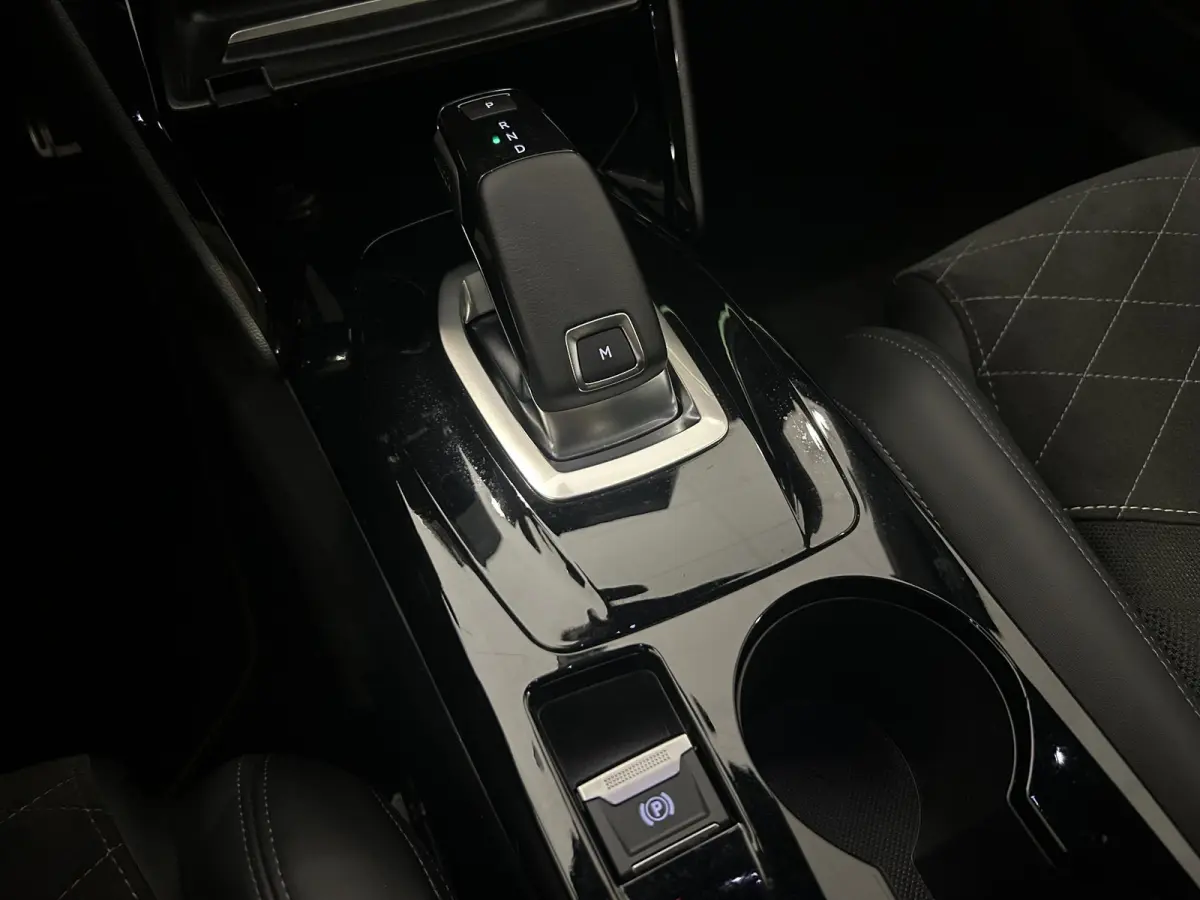 1.2 PureTech GT Pack | Panoramadak | Stoelverwarming | Camera | 3D Cockpit