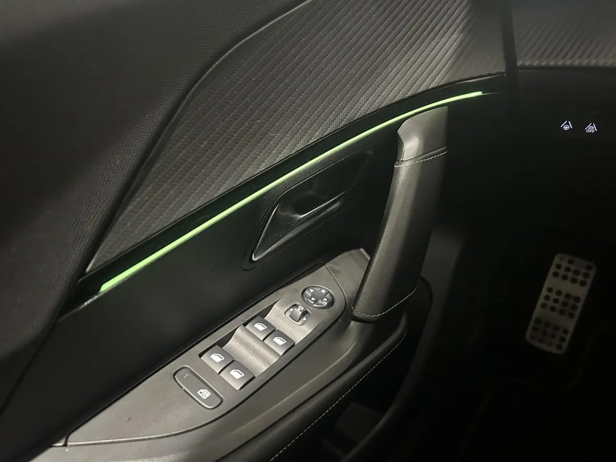 1.2 PureTech GT Pack | Panoramadak | Stoelverwarming | Camera | 3D Cockpit