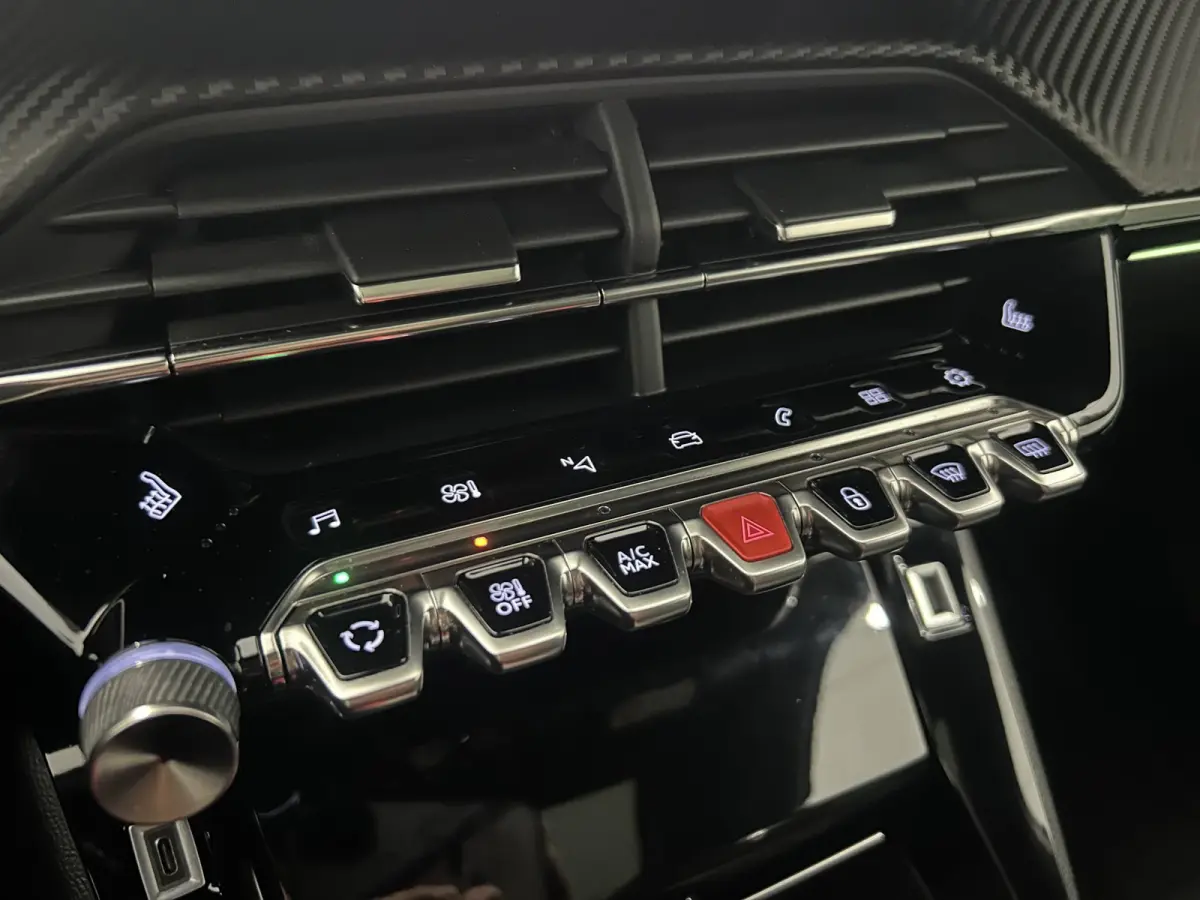 1.2 PureTech GT Pack | Panoramadak | Stoelverwarming | Camera | 3D Cockpit
