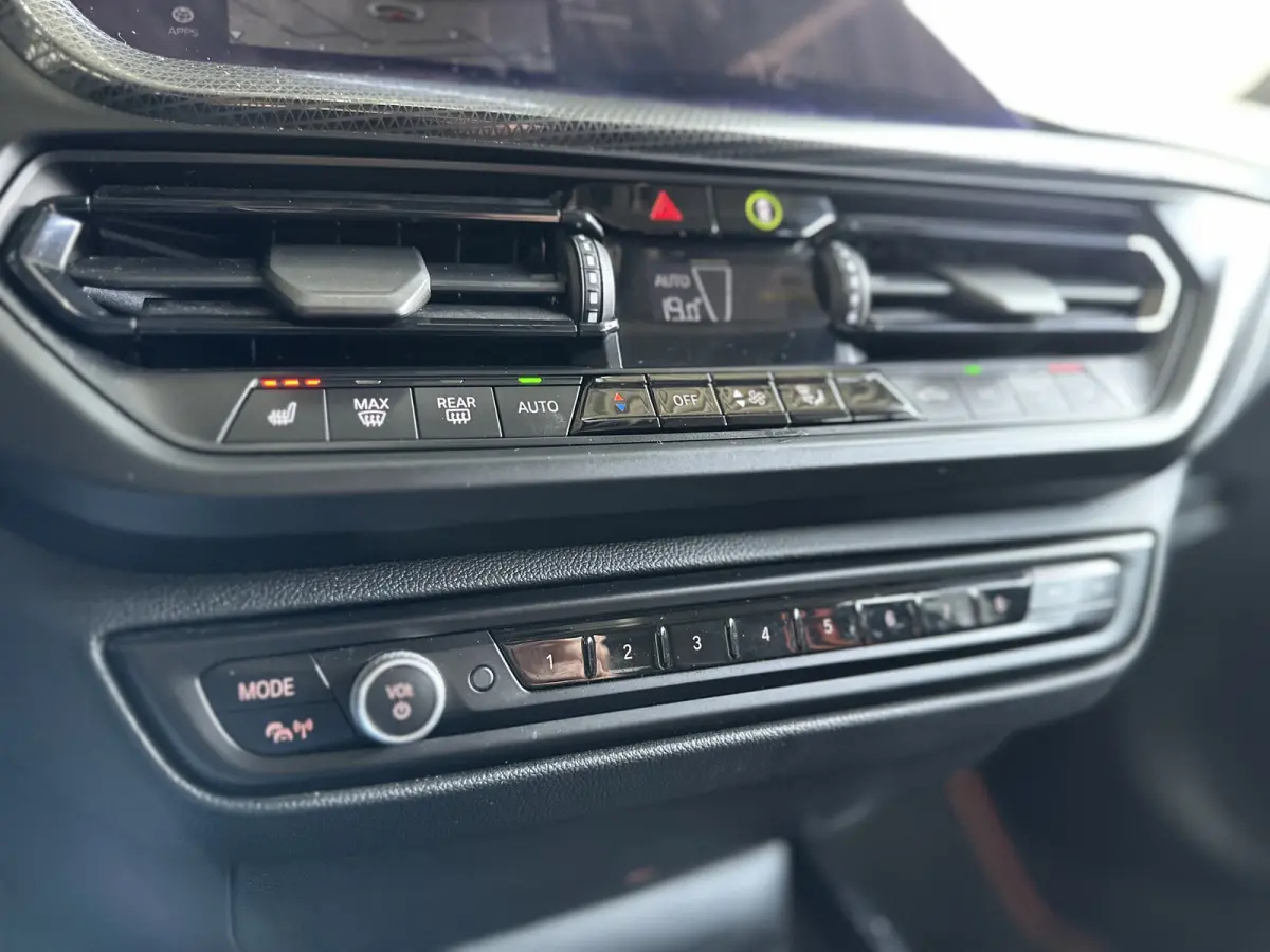 118i | SPORT | AUT | LED | leer | Clima | Navi |