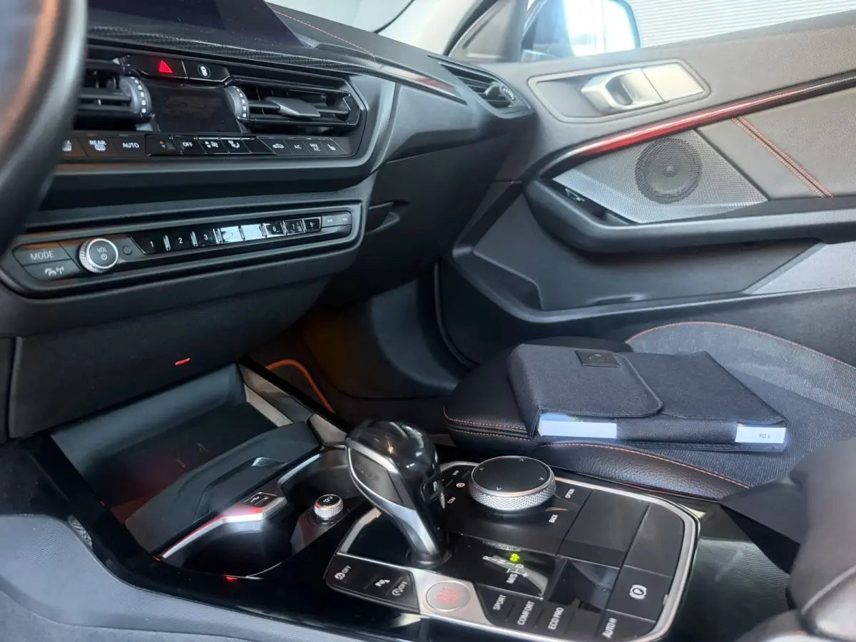118i | SPORT | AUT | LED | leer | Clima | Navi |